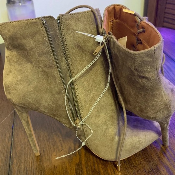 Heels - Picture 3 of 4